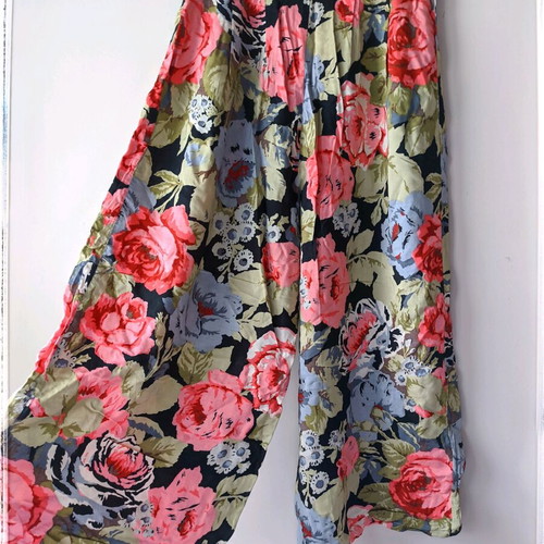 Floral fabric capri pants used, spring/summer, size XS