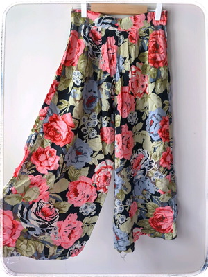 Floral fabric capri pants used, spring/summer, size XS