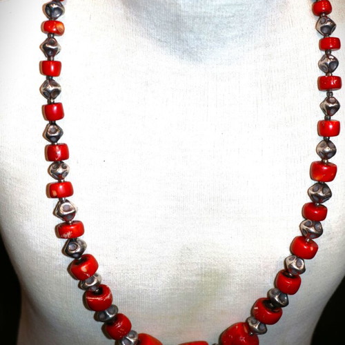 Long necklace with genuine red coral and sterling silver 925 new