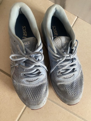 Αθλητικά παπούτσια Asics σαν καινούργιο, μέγεθος 40, μπλε