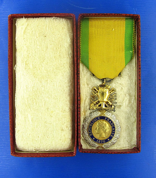 ΓΑΛΛΙΑ Μετάλλιο. Médaille militaire-Military Medal.Το τρίτο υψηλότερο βραβείο των Γάλλων! Στο κουτί.