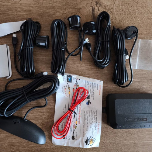 Universal parking sensor with 4 sensors, LCD display and sound alert new