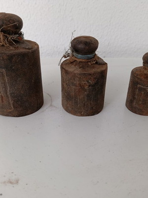 Weights for Manavis scale used, 2kg 1kg 0.5kg
