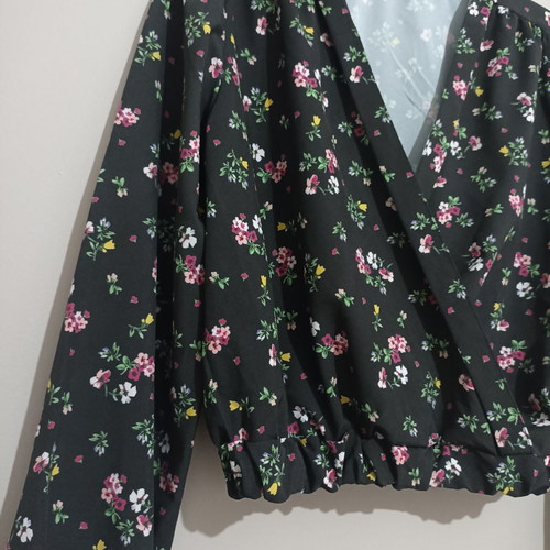 Floral cropped blouse new, black