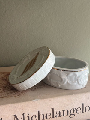 Limoge porcelain jewelry box used