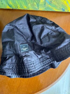 Children's waterproof hat like new, size S for 6-7 years old
