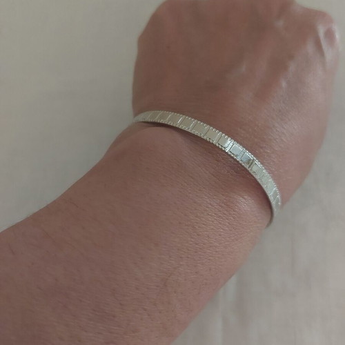 Bracelet from stainless steel, thin and light, like new, silver