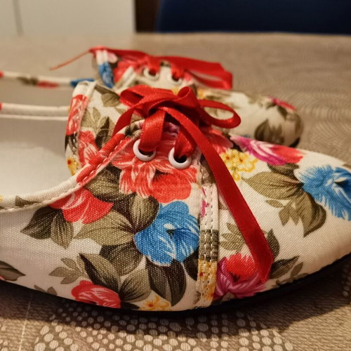 Meat shoes with floral pattern like new, size 40, textile
