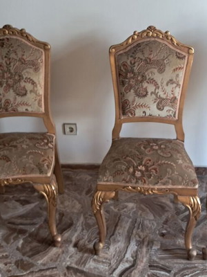 Classic living room set with gold leaf, like new
