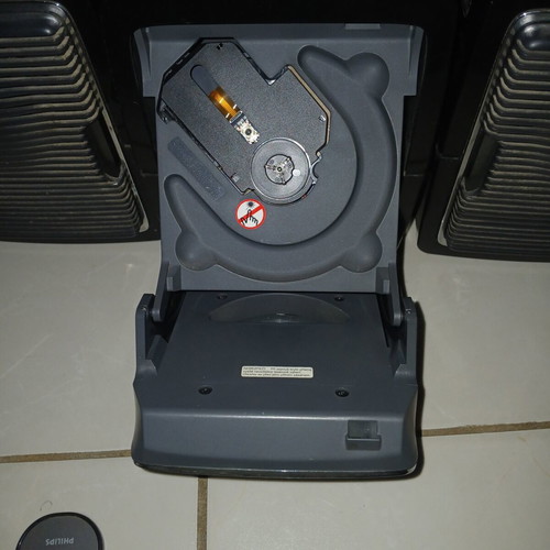 Philips vintage micro hi-fi system with radio, cassette, CD, speakers, remote