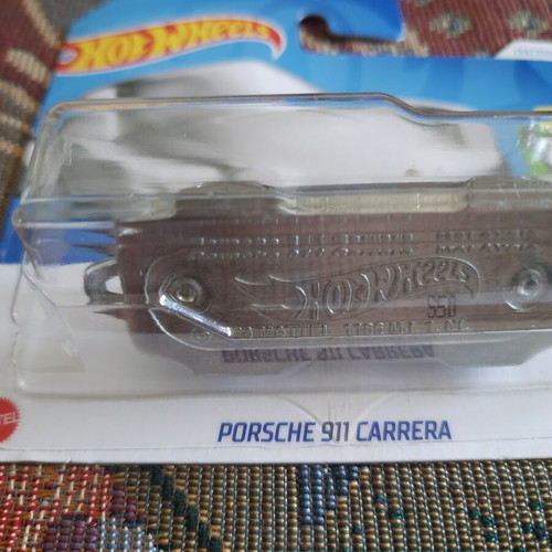 Hot Wheels Porsche 911 Carrera metal keychain new