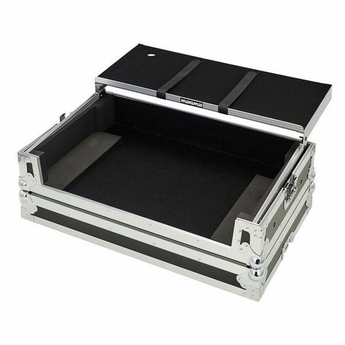Magma flight case with power strip, like new