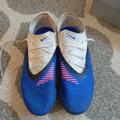 Nike Phantom 6 Pro football shoes like new, sizes 44-44.5, white and blue