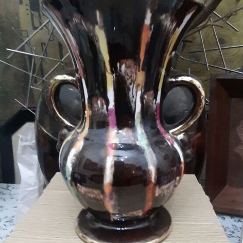 Black vase with brushstroke accents, decorative flower vase