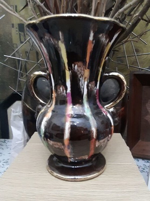 Black vase with brushstroke accents, decorative flower vase