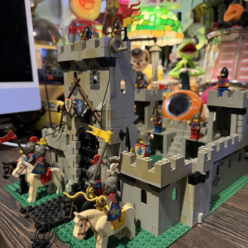Lego Castle 6080 King’s Castle vintage, used with knights and accessories