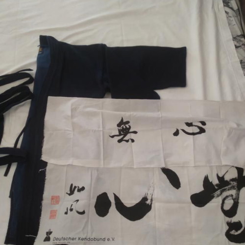 Kendoka Equipment with 2 Hakama, 2 Gi and 2 Tenugui like new