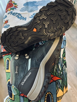 Quechua MH100 Mid Waterproof Hiking Shoes like new, women's