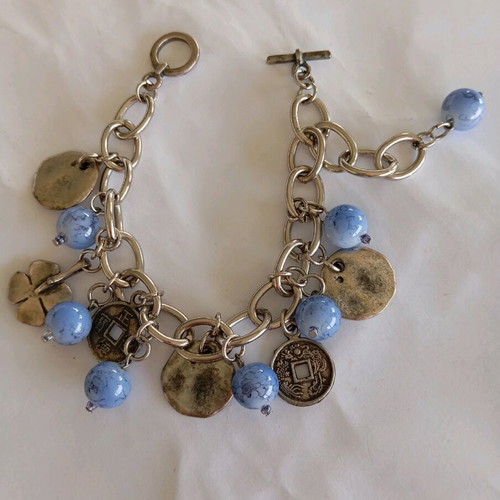 Handmade bracelet with blue stones and silver details