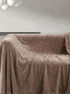 Sofa throw like new, Mocca color, 2.50x1.75, Design Drops