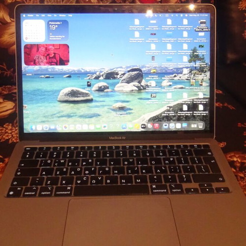 MacBook Air 2020 Apple Silicon M1 8GB RAM 256GB SSD like new