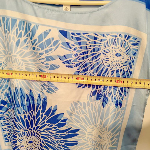 Banana Republic Silk Blouse like new, floral blue turquoise