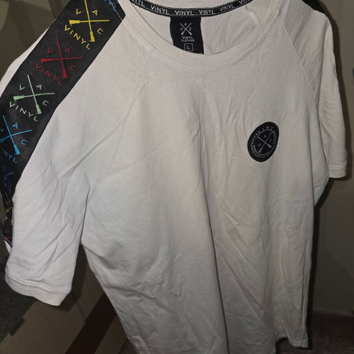 Vinyl Art short-sleeve shirt like new, size L, black and white