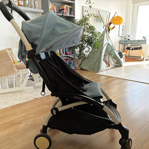 Babyzen YOYO² stroller 2-in-1 with carrycot, white frame & aqua, like new