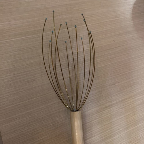 Head massage device like new, manual