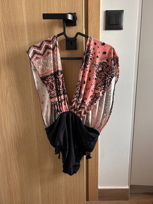 Nidodileda swimsuit size small/medium like new, black and pink
