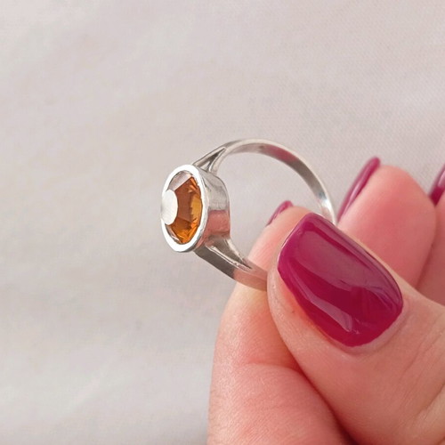 Silver solitaire ring 925 like new