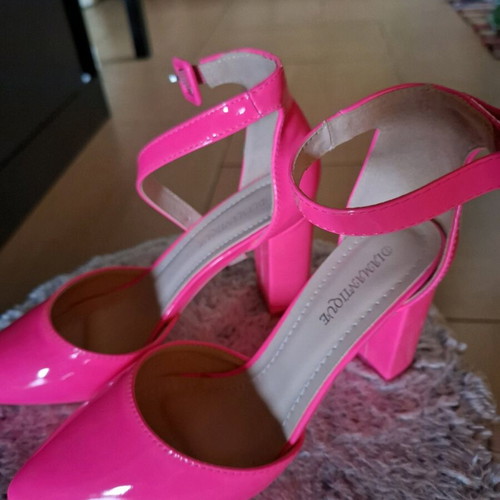 Heels with buckle new, fluorescent pink, size 37