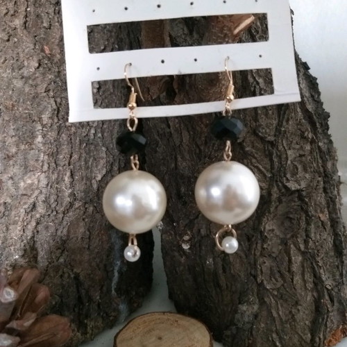 Pearl earrings in excellent condition