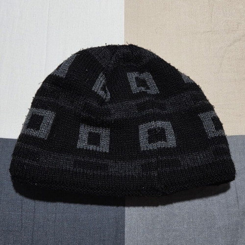 Men's warm knit hat like new, black and gray