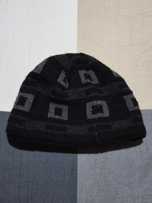 Men's warm knit hat like new, black and gray