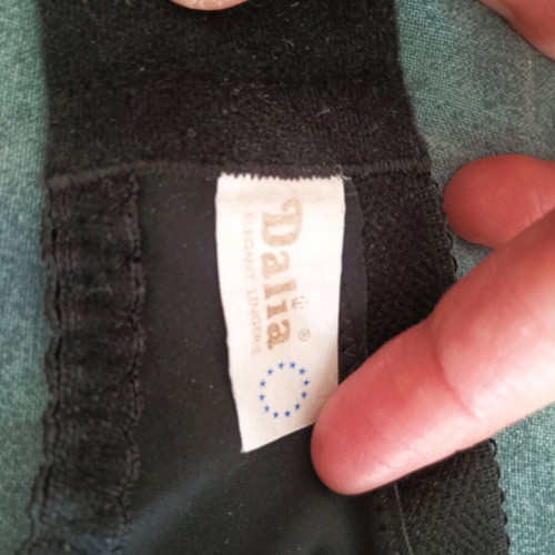 Bra with 90D padding black with embroidered flowers like new