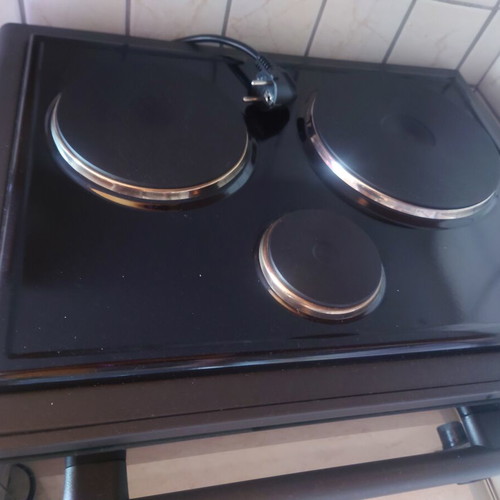 Davolin Oven new with three burners