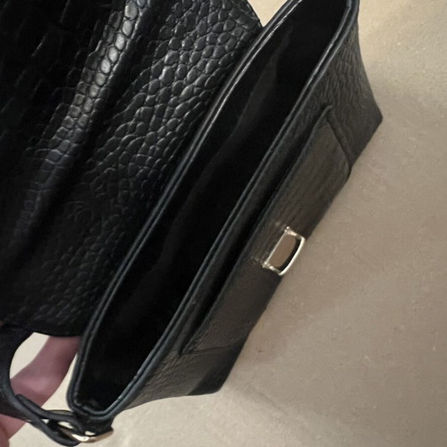 Black snake-pattern handbag like new, hand or crossbody