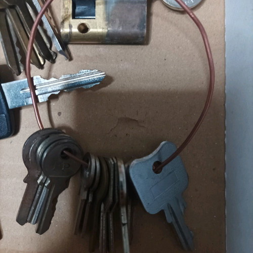 Keys used, pack of over 100 pieces