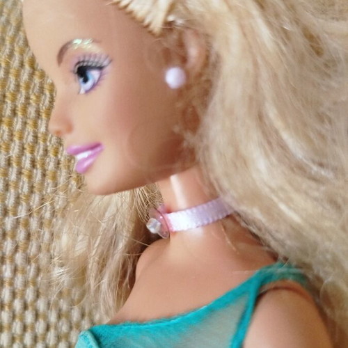 Barbie Chic Summer doll like new with ruffled dress and glitter trim