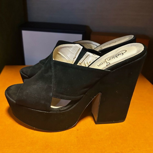 Mules Fashion Icon size 38 black, like new, thick heel
