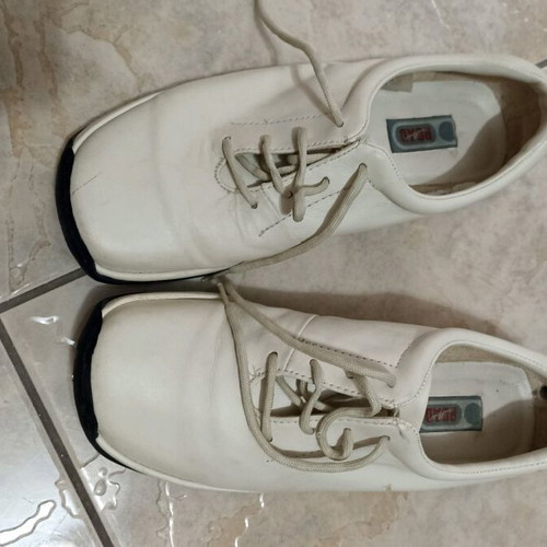Snickers vintage athletic shoes like new, leather, size 38, light beige
