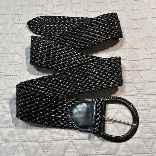 Women's knitted black belt like new, adjustable