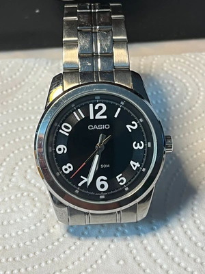 Casio MTP-1315 (1330) wristwatch like new, stainless steel, black and silver