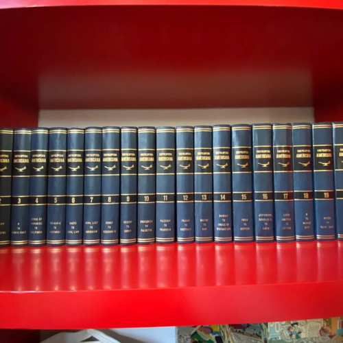 The Encyclopedia Americana 30-volume set like new, hardcover, English