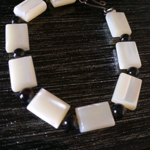 Bracelet with semi-precious stones like new, black and white