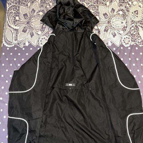 Umbro vintage windbreaker with hidable hood size XXL like new, black