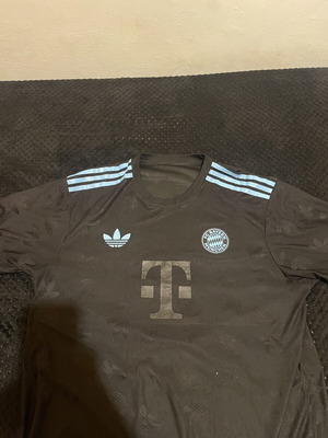 T-shirt Μπάγερν Adidas μεταχειρισμένο, μαύρο και μπλε, μέγεθος XL