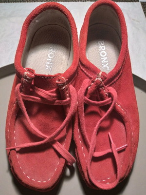Bronx suede lace-up boots size 38 like new, red