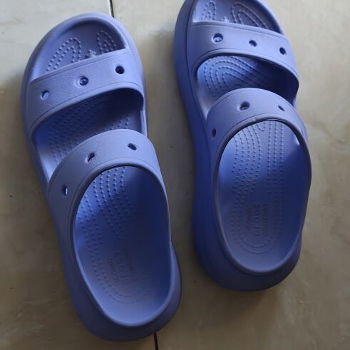 Crocs Crush platform sandals, size W8 38/39, blue purple